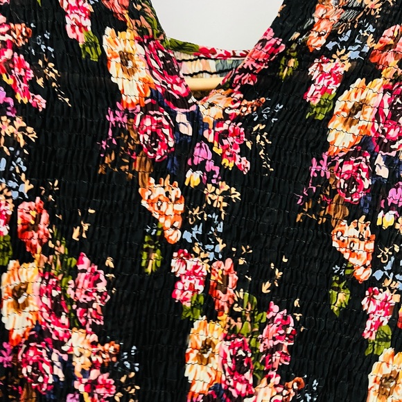 Madame floral print smoked top ! - Picture 6 of 8